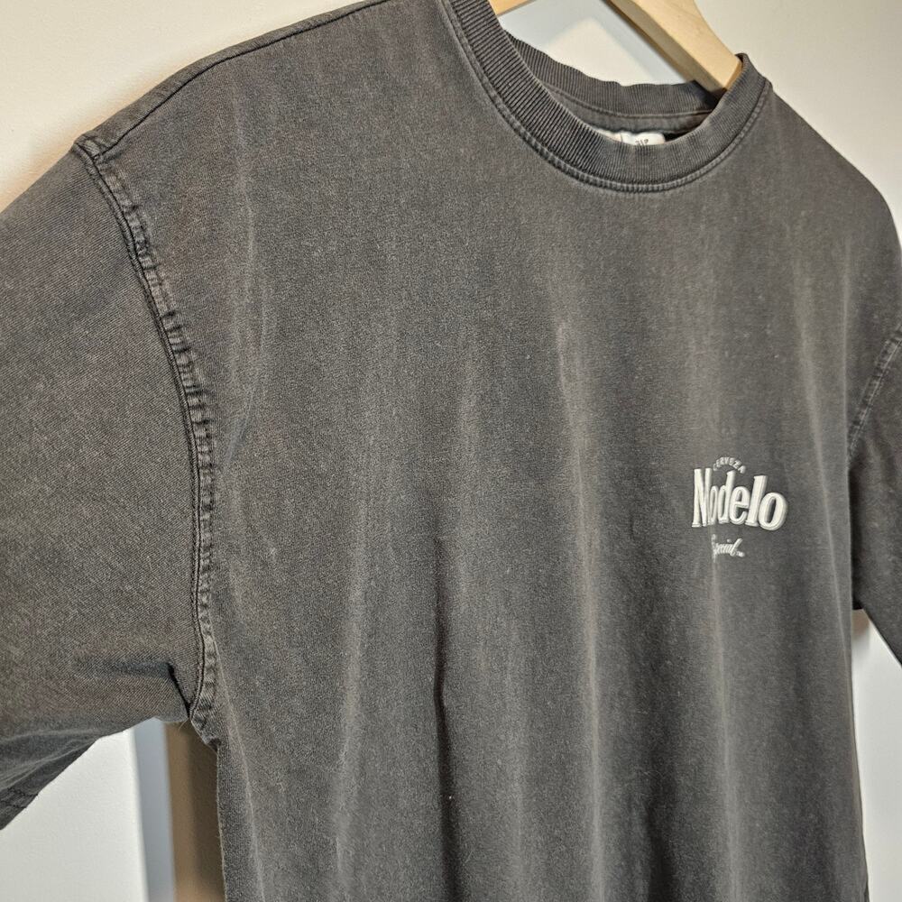 Modelo Men's Beer 6-Pack charcoal Gray Graphic print‎ T-shirt Size small - Picture 5 of 8